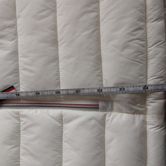 Tommy Hilfiger Puffer Jacket EUC - Picture 14 of 16